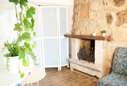 Bomarzo House | Casa nella roccia