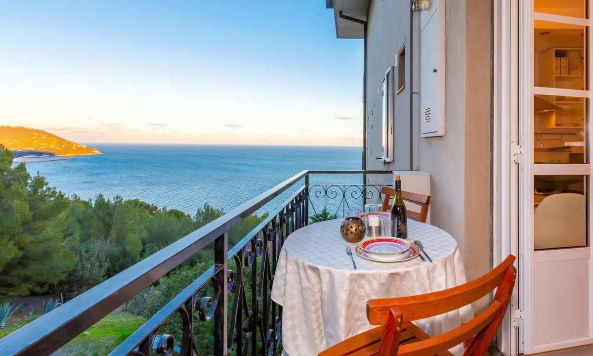 Capo Mimosa-Rollo Apartment | Cervo Piccolo Incanto Apartment with Balcony, Cervo, Italy