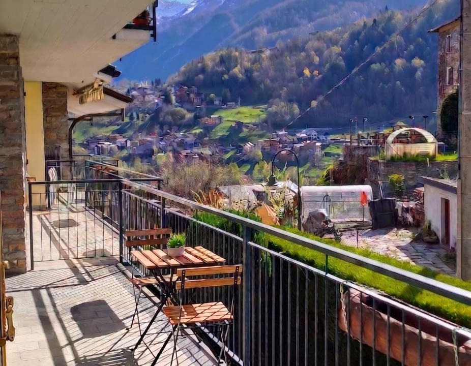 Chiesa in Valmalenco Apartment | Chalet Laura - Terrazzo Vista Alpi & Parcheggio