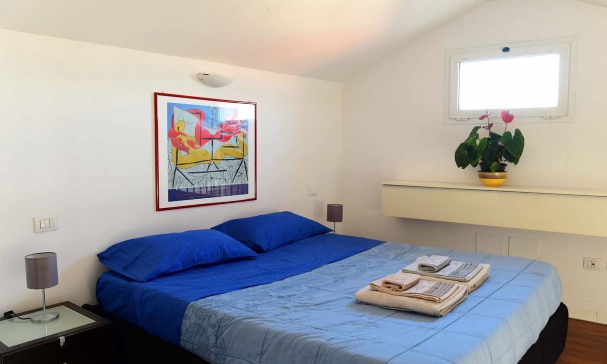 Ravenna Apartment | Charming 38 sqm studio, for 3 people, located on the 2nd floor (attic) of a renovated period building from the 16th century (access only permitted via lift).The property is located in the heart of the historic center of Ravenna (in the restricted traffic