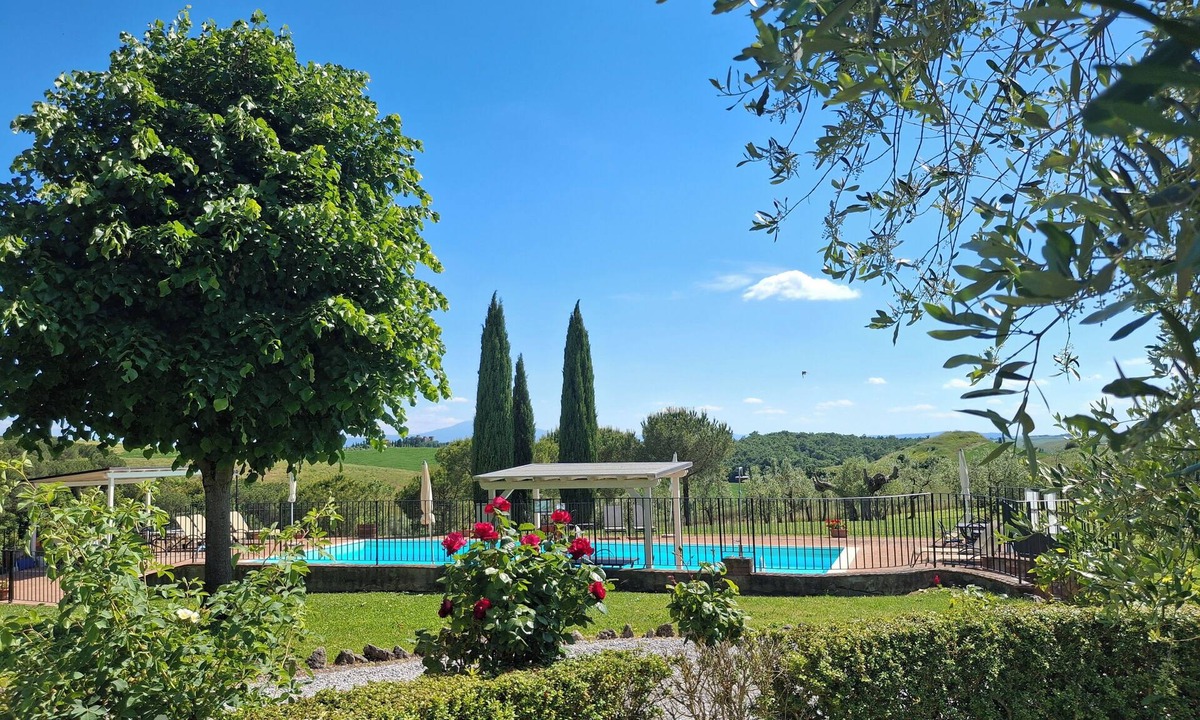 Asciano House | Charming Holiday Home with swimming pool, Siena Tuscany, wi-fi, pets allowed