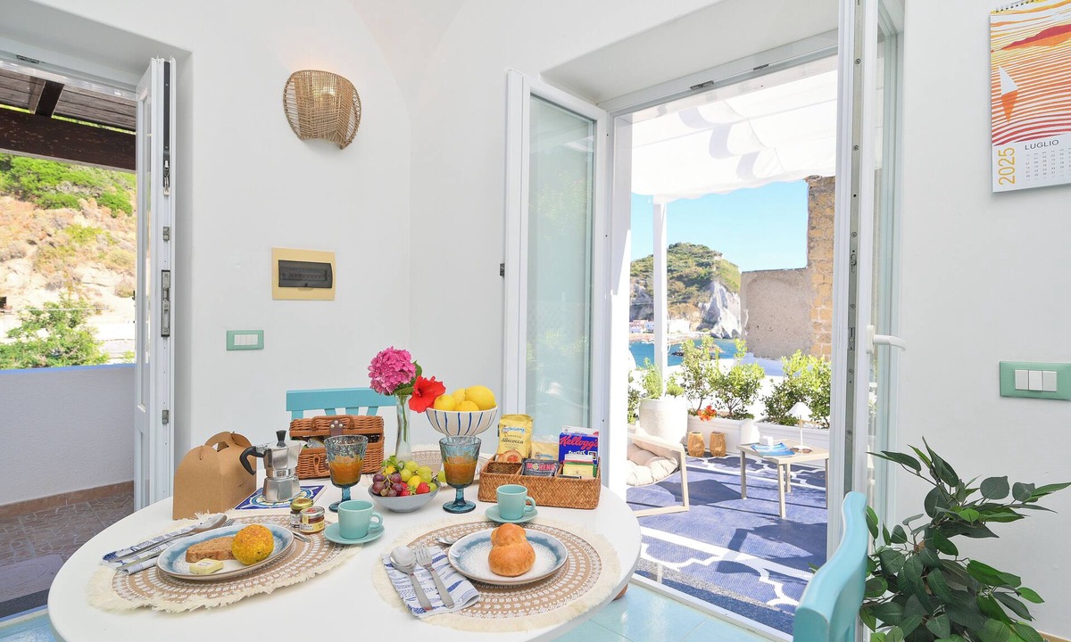 Succhivo House | Chiaia Seaside Suite Sea view villa on the beach of Sant'angelo d'Ischia