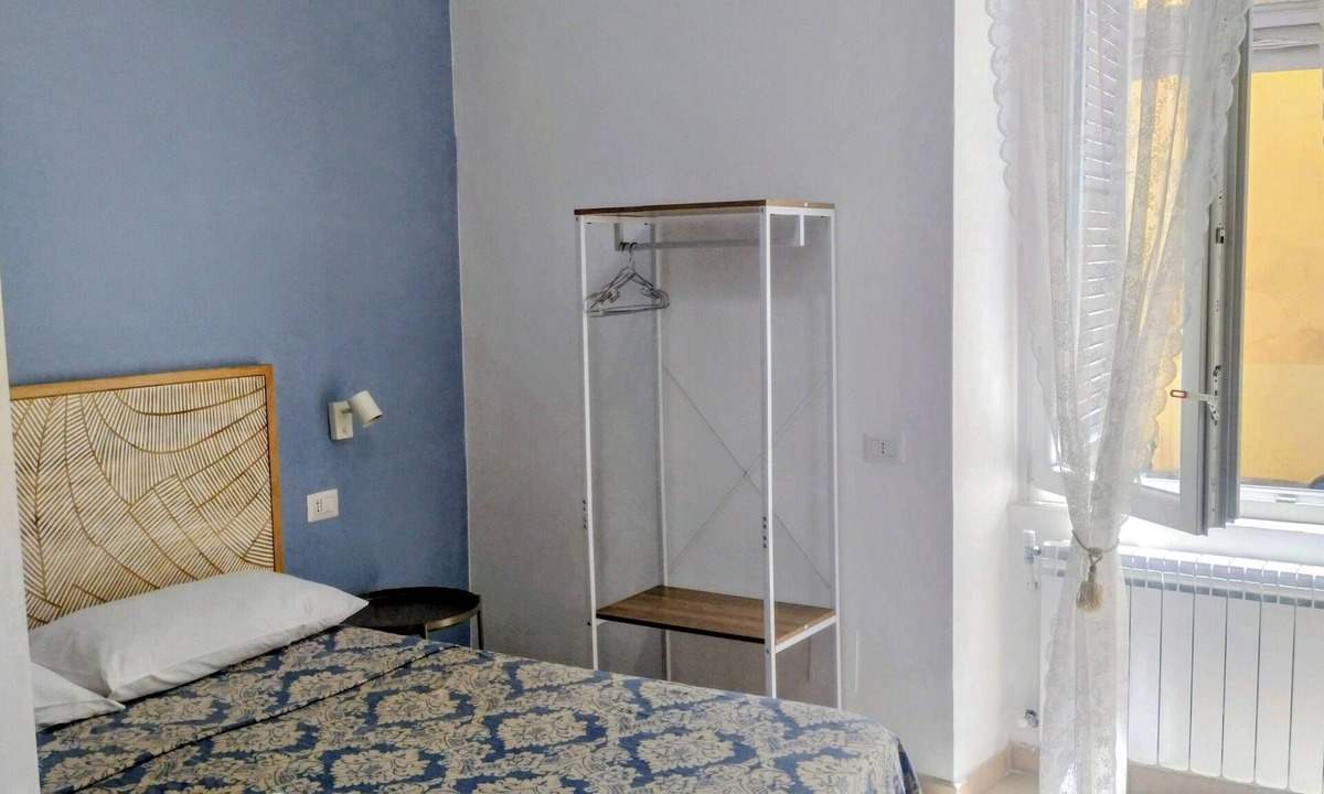 Chiaia Bed & Breakfast | CHIAJA CORNER, IN LIVING ROOM OF NAPLES, BETWEEN TRADITION, METRO AND WATERFRONT
