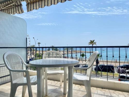 Menton Apartment | chouette studio balcon sur la mer