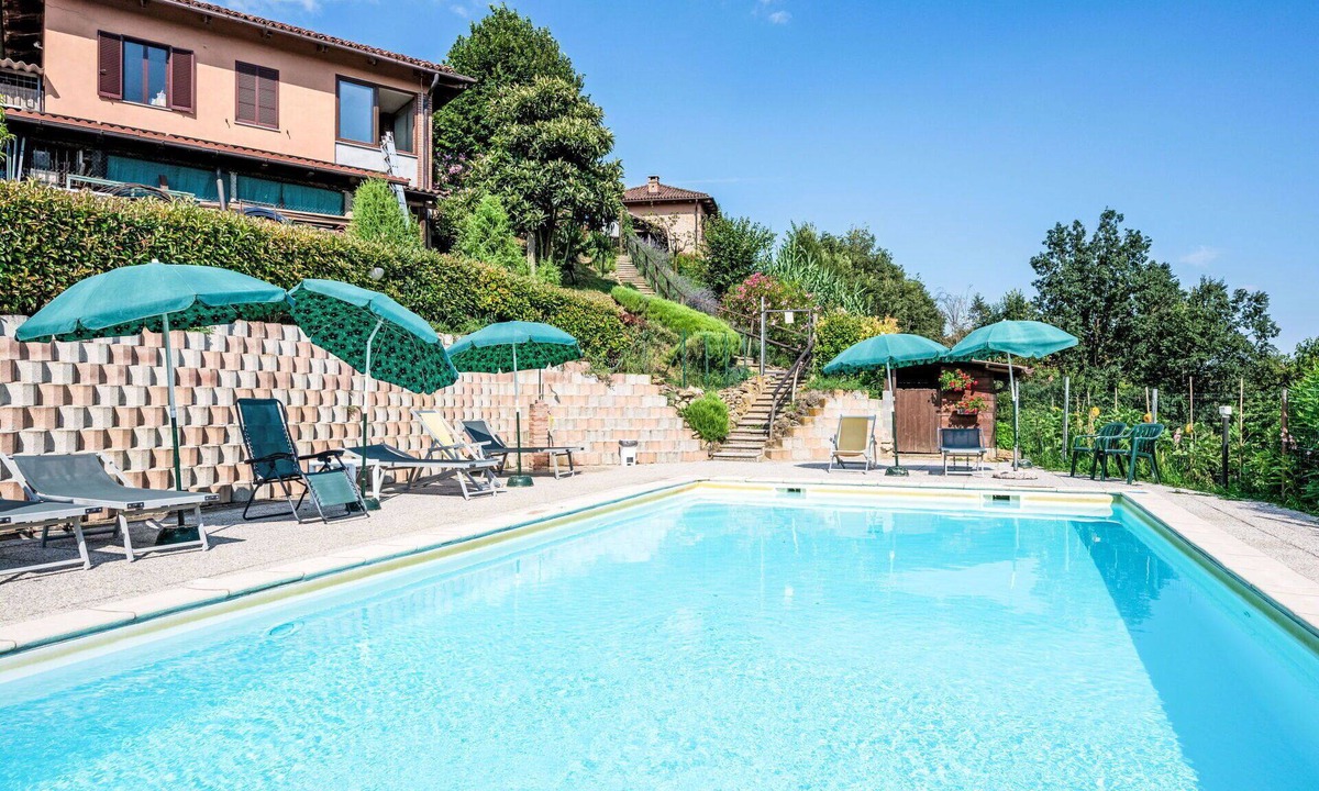 Cortazzone Villa | Cosy apartment in villa for 4 people with pool, WIFI, TV, patio and pets allowed