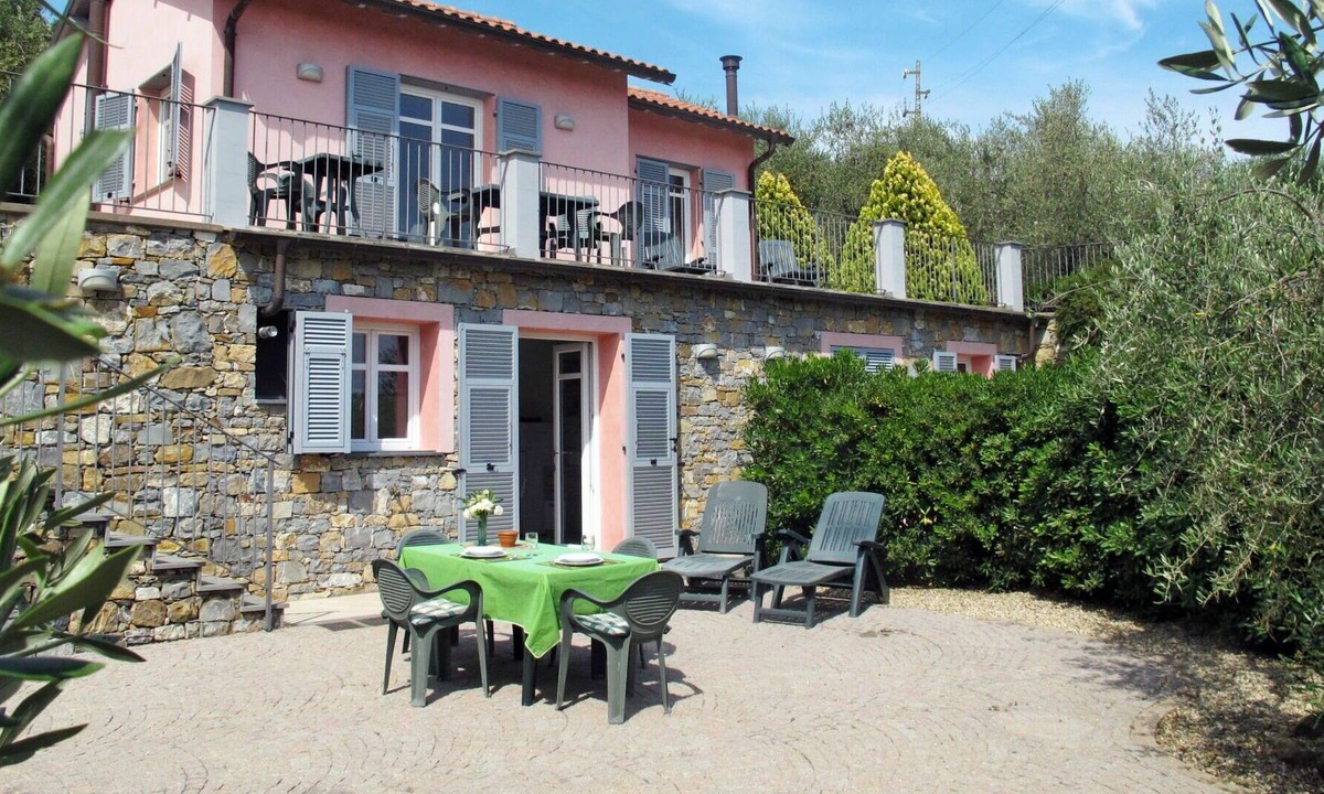 Caramagna Ligure Apartment | Cosy apartment for 4 guests with WIFI, TV, terrace and parking