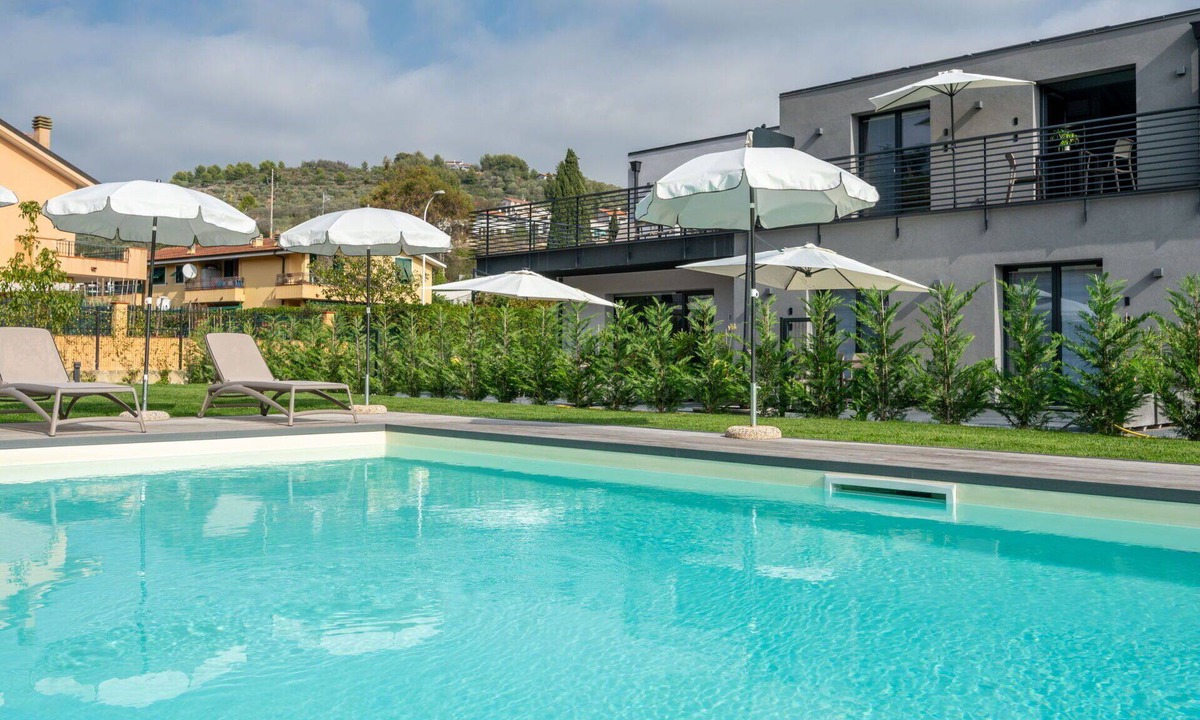Caramagna Ligure Apartment | Cosy apartment for 4 people with WIFI, pool, A/C, TV and terrace