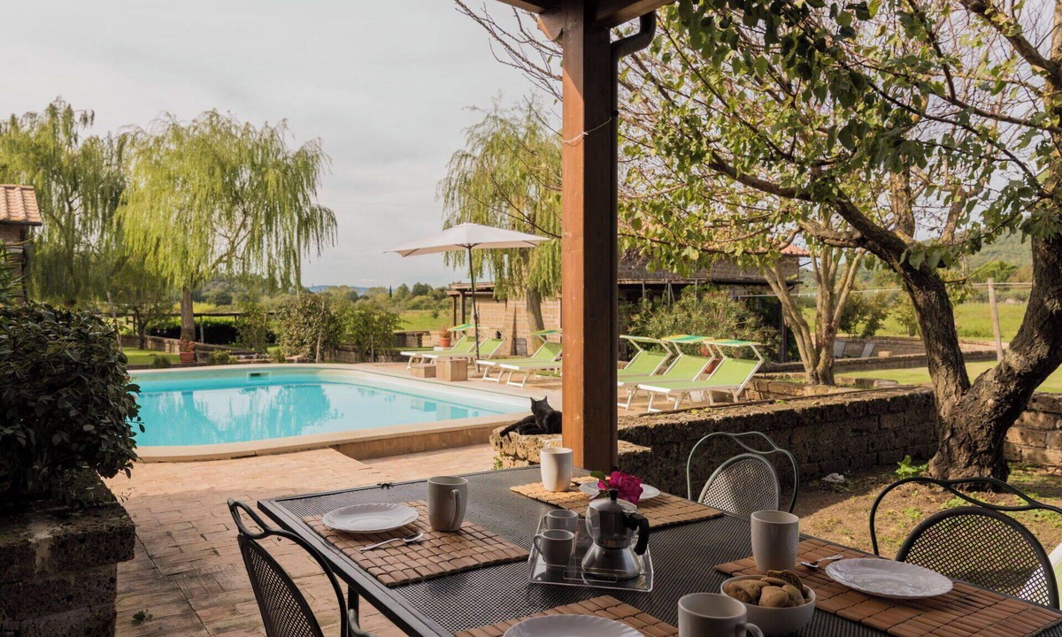 Montefiascone Villa | Cosy apartment in villa with pool, WIFI, hot tub, A/C, TV, patio, pets allowed and panoramic view