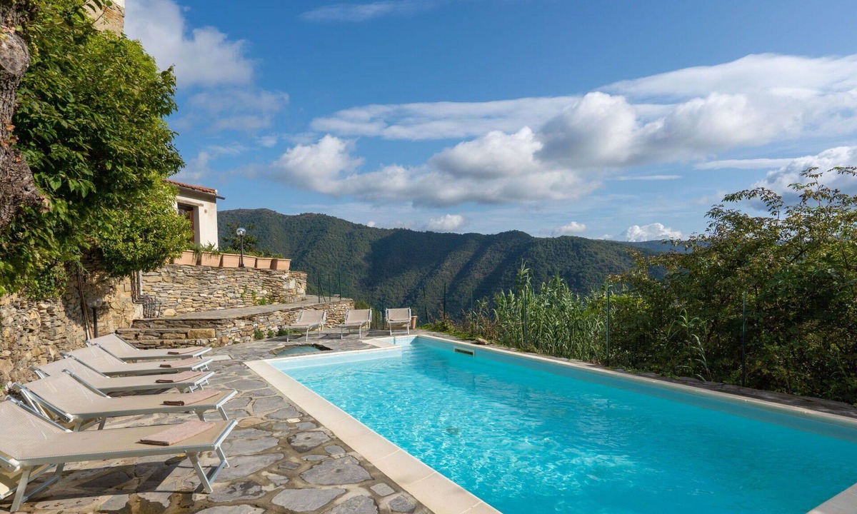 Prela Apartment | Cosy apartment for 6 guests with WIFI, pool, TV, patio, pets allowed and panoramic view