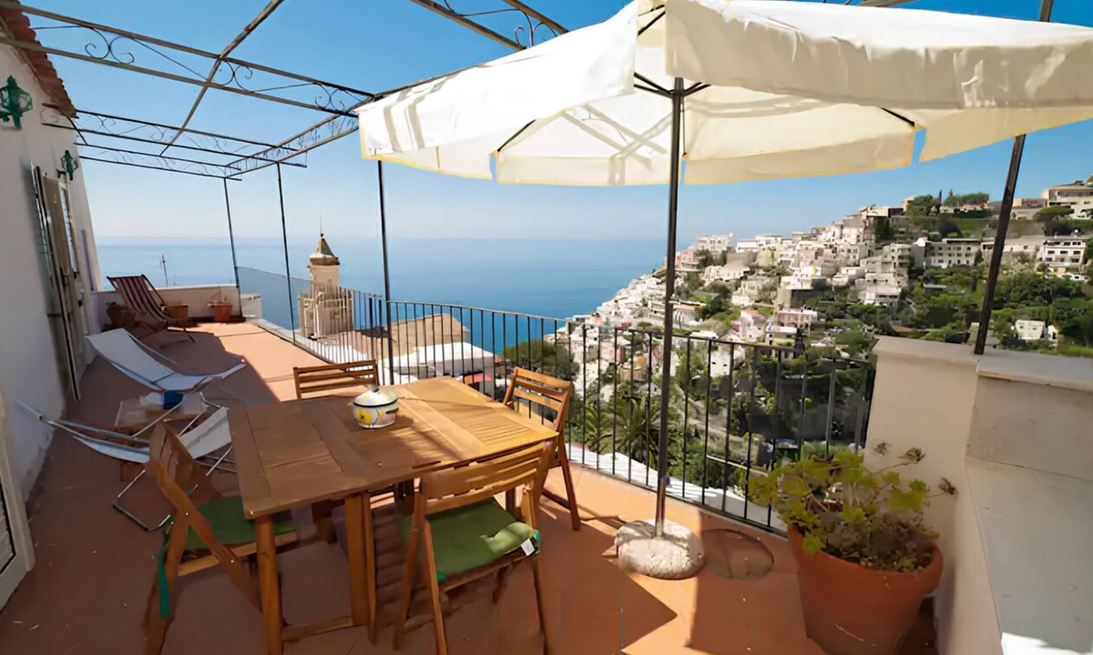 Positano City Centre House | Cozy apartment with breathtaking views in Positano. CIN IT065100C2D8D7L43H