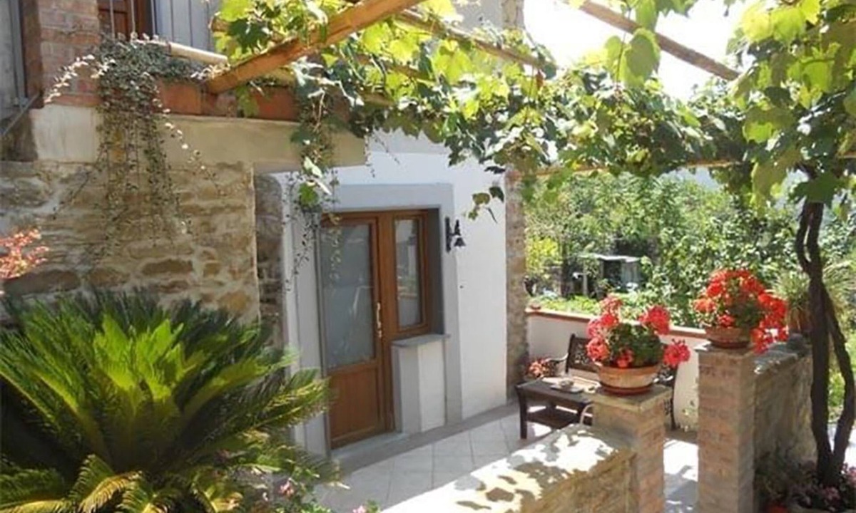 Ogliastro Cilento Bed & Breakfast | Cozy studio apartment in rural house with garden 5 km from the sea
