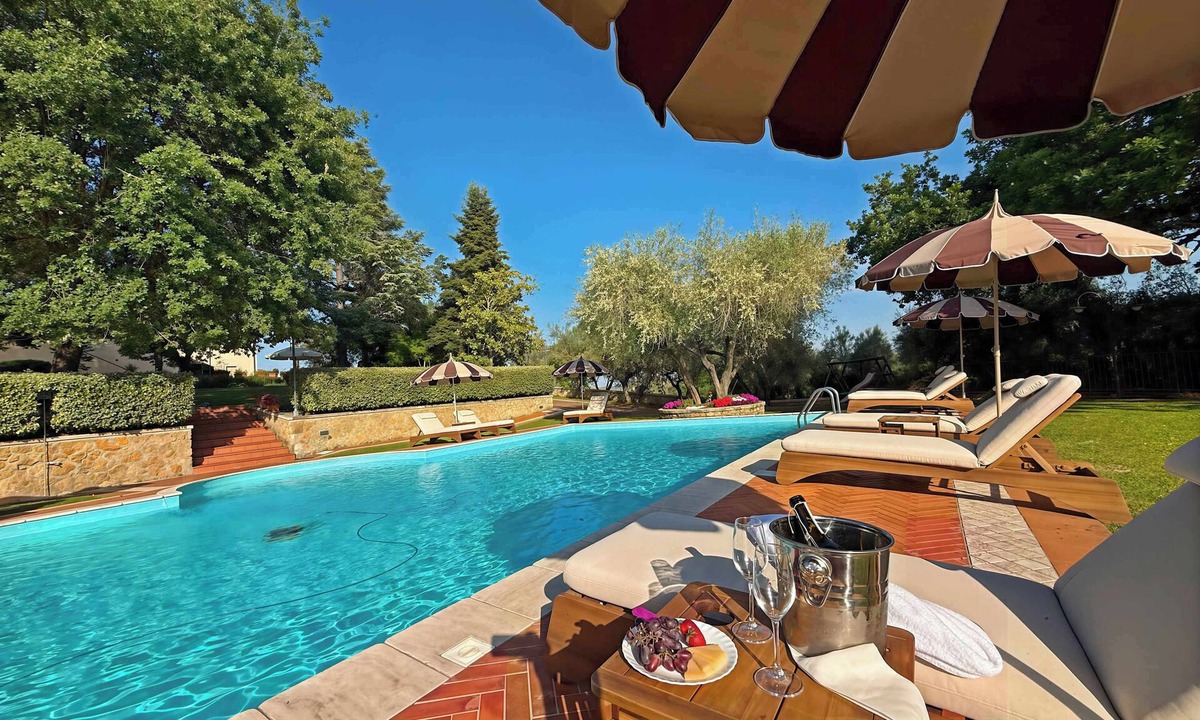 Poggiarello Apartment | Cozy Tuscan Apartment Villa in Private Vineyard Estate