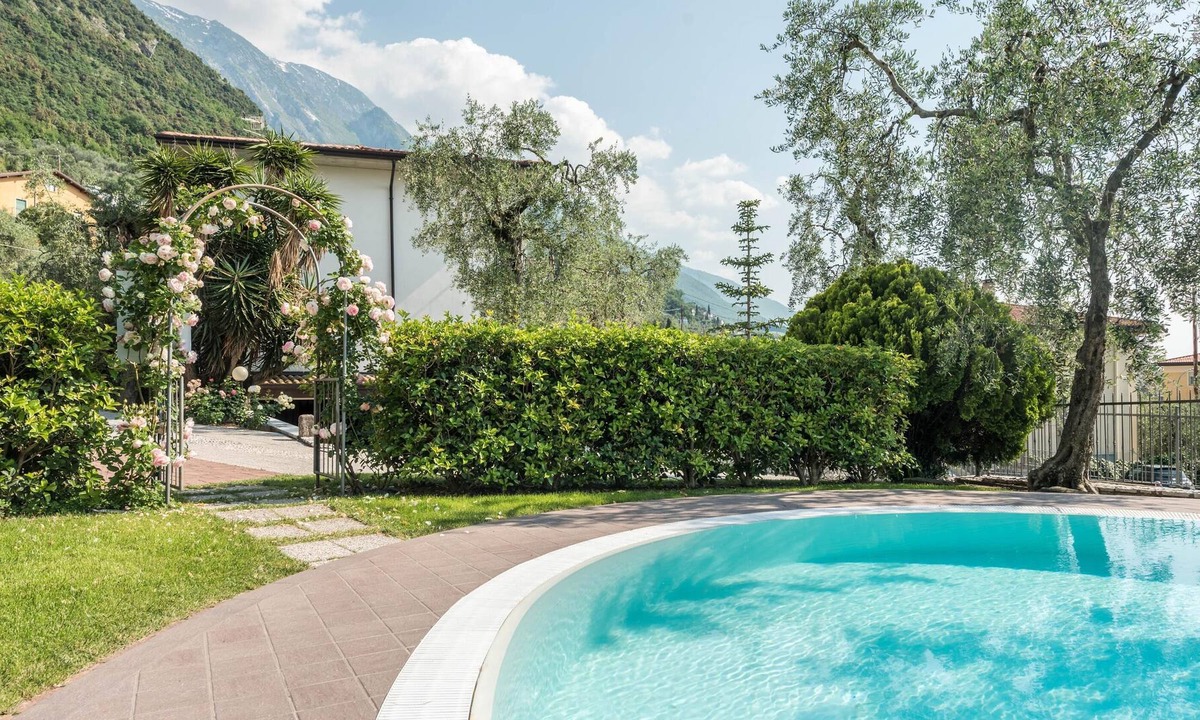 Malcesine Apartment | Da Costanza Montagna piano terra 2 with Mountain View, Pool, Wi-Fi, A/C & Garden; Pet-Friendly