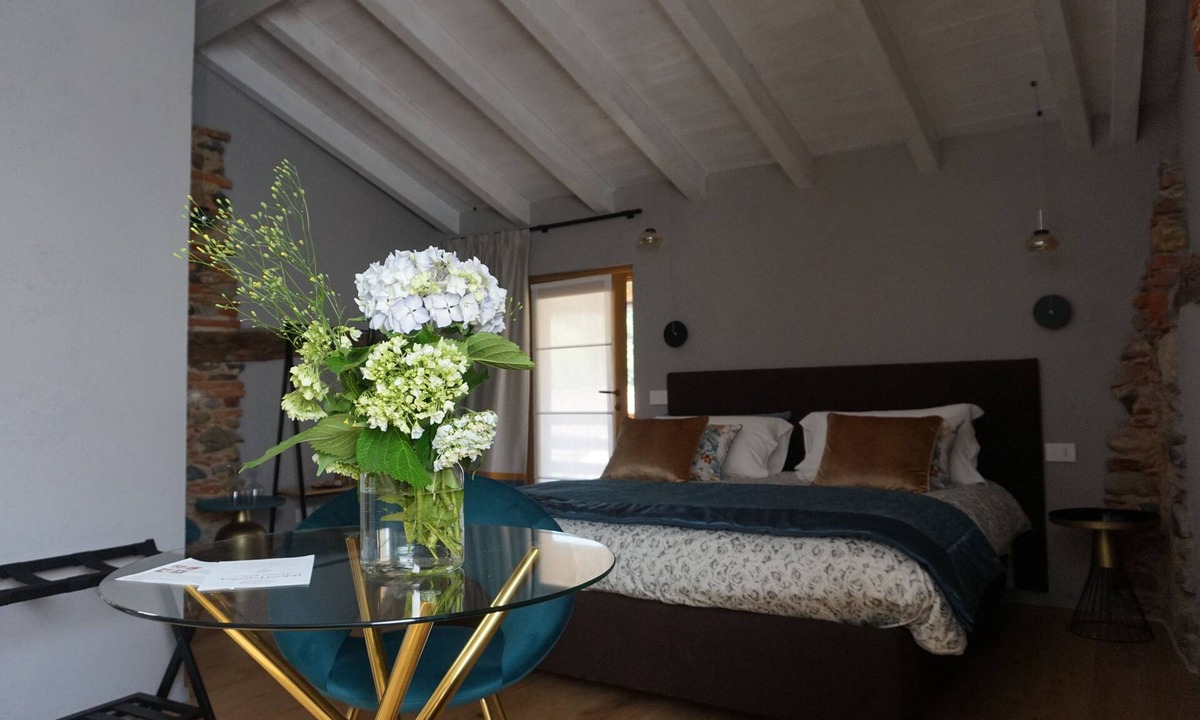 Borgomanero Bed & Breakfast | Decanter House