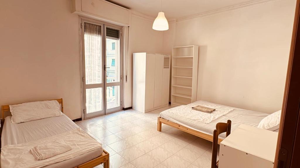 Lagaccio Bed & Breakfast | Double and Triple Rooms near Principe Station Shared Bathroom