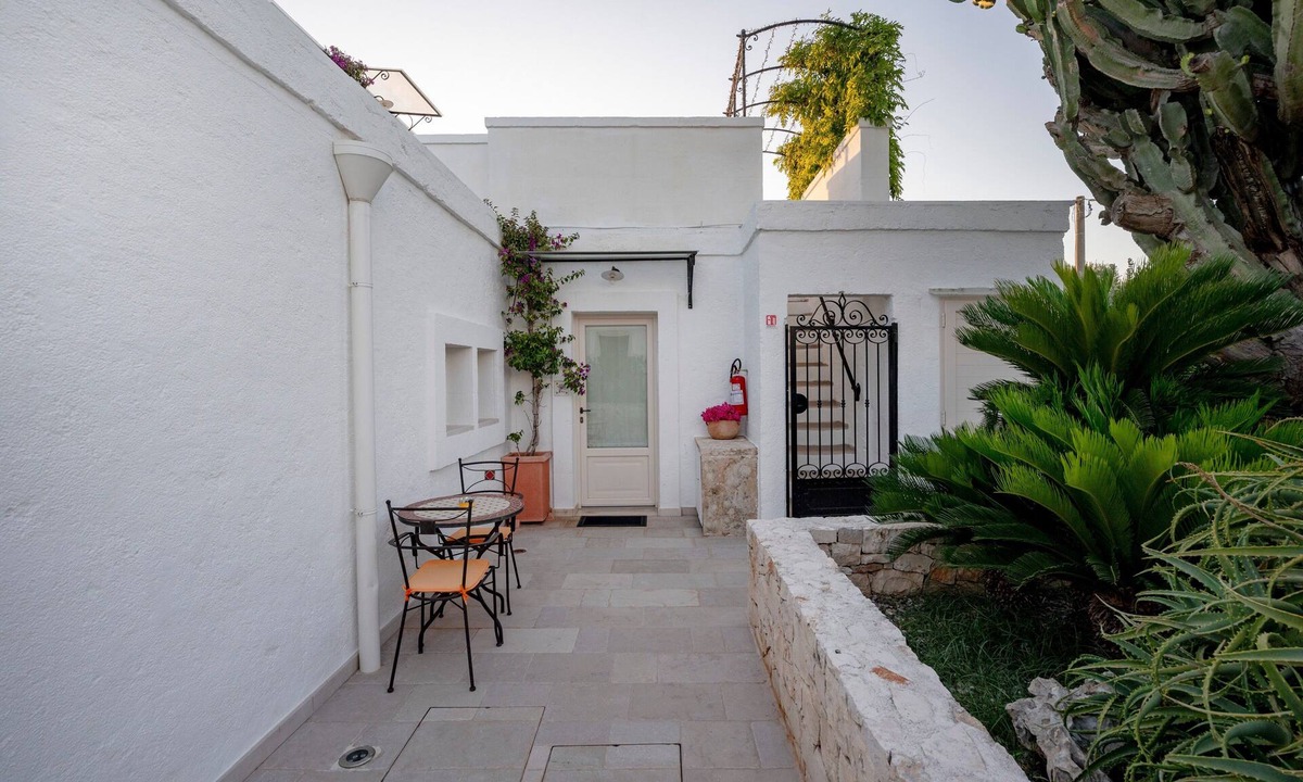 Macchia di Monte Apartment | Double Room Carrubo in Monopoli: Comfort Between Sea and Hills