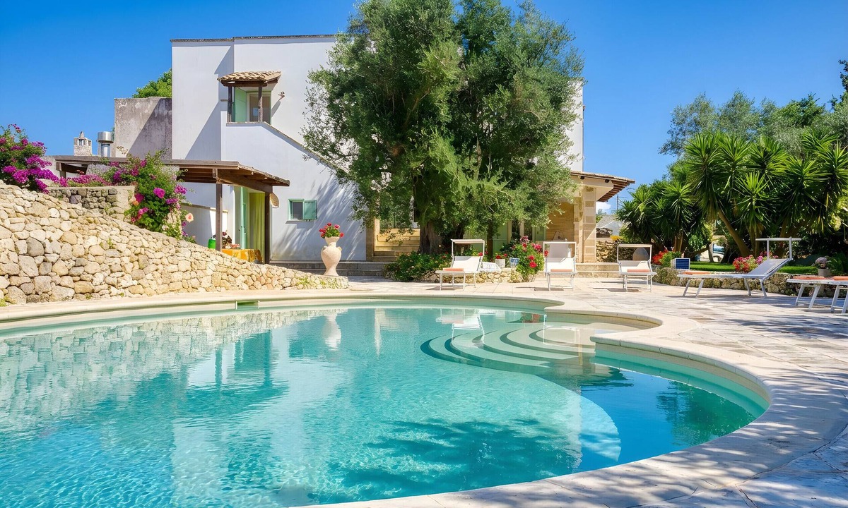 Vignacastrisi Villa | Fantastic pool villa w/private park 2km from sea
