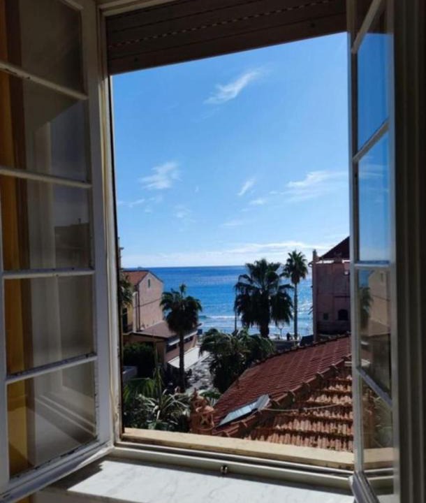 Alassio Apartment | Fronte mare, pieno centro!