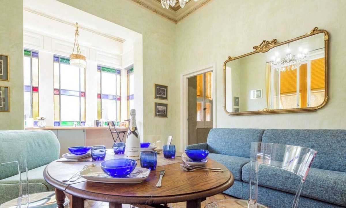 Quinto al Mare Villa | Golfo Paradiso Apartment – Villa Aranci, GenoaLocated on the ground floor of Villa Aranci (Via Fabio Filzi 2B), this intimate and elegant apartment offers a private entrance and a cozy stay.It features a double bedroom, a living area with a sofa bed, a