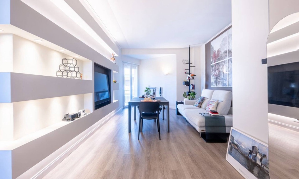 Parma City Centre Apartment | GuestHost - Parma Modern Apartment Balcony!