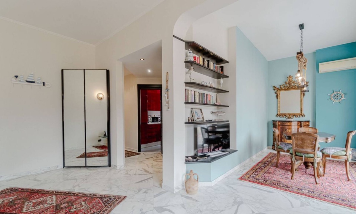 Sturla Apartment | GuestHost - Spacious and welcoming 80 square meters apartment, perfect for four people, located on the fifth floor of a building with an elevator (NOT accessible to disabled guests).The property is located in the Sturla area, a residential neighborhood i