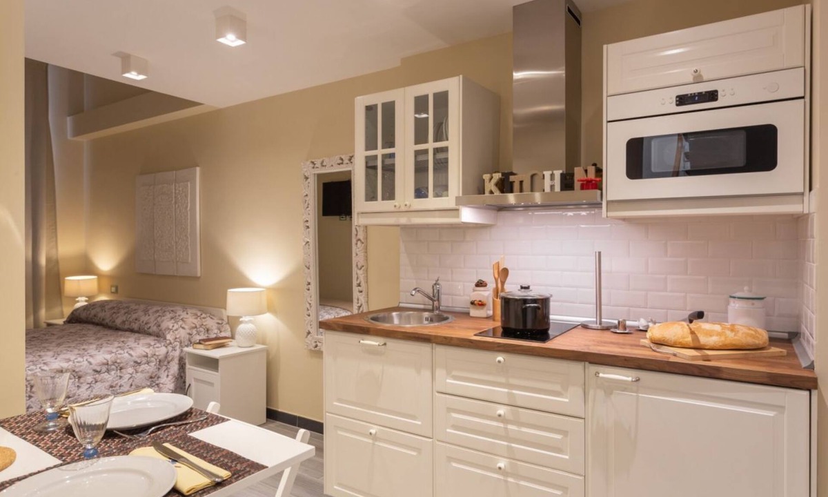 Gavinana Apartment | GuestHost - The room is located in the Gavinana district, in an early 20th century villa where there are other private rooms.From Piazza Gavinana you can reach the center on foot with a nice walk on the Arno where from late spring to October there are ma