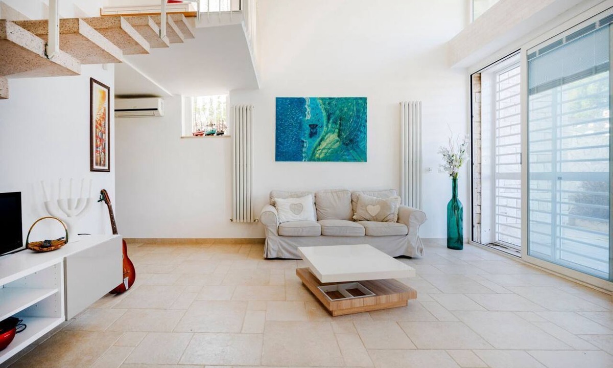 Municipio 5 Villa | GuestHost - Wonderful villa on two levels, 125 sqm, comfortably hosting 6 people. Modern, carefully designed furniture creates a relaxing, paradisiacal atmosphere. Located just 2 minutes' walk from Palese seafront, near the famous Titolo and Moretti beac