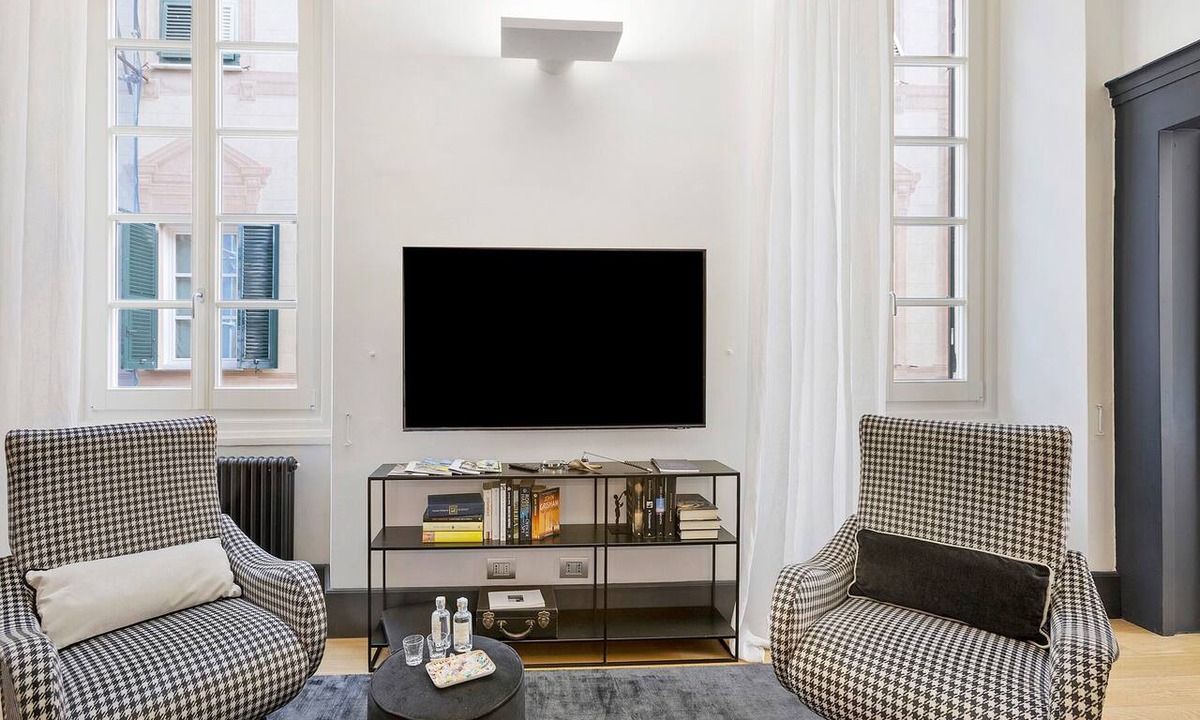 Chiavari Apartment | Historic Center, Elegant 'C123 Luxury' Apartment with Wi-Fi and Air Conditioning