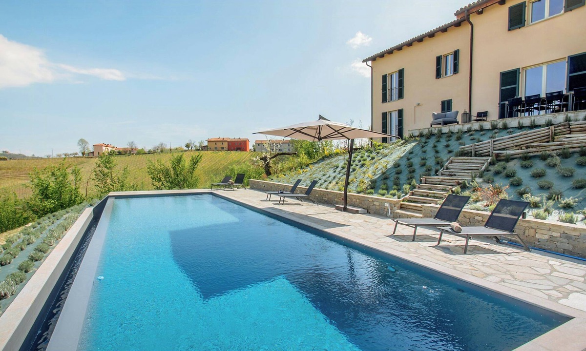 Costigliole d'Asti House | Historic villa in Piedmont's wine country