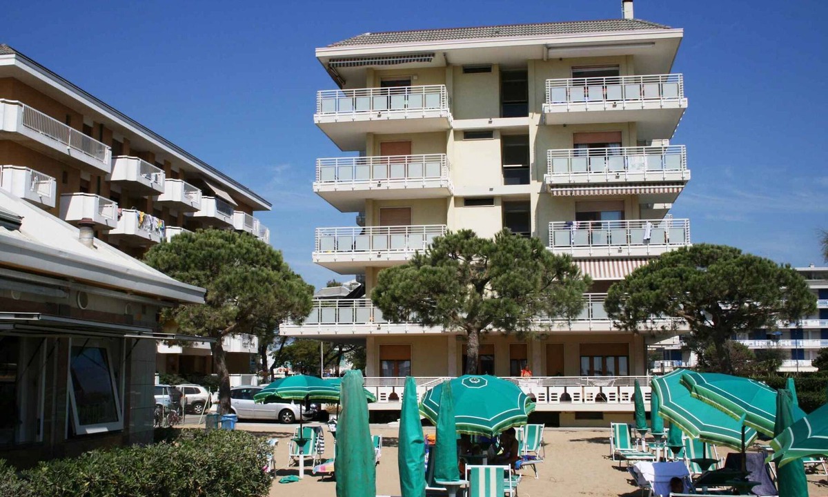 Lido di Jesolo Apartment | Holiday apartment with balcony, only 20m from the sea