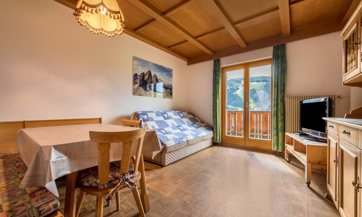 San Vigilio Apartment | Holiday Apartment "Ciasa La Palsa 4" with Mountain View, Balcony & Wi-Fi