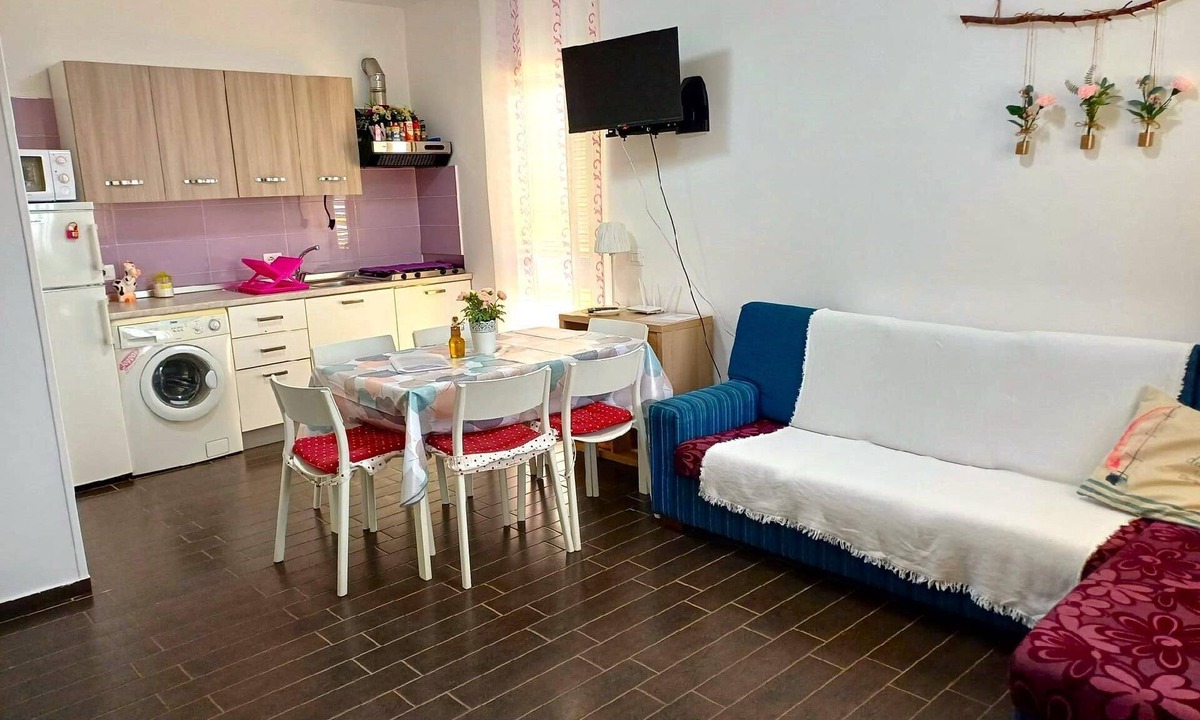 Laureana Cilento House | Holiday flat 'Pomegranate' with pool