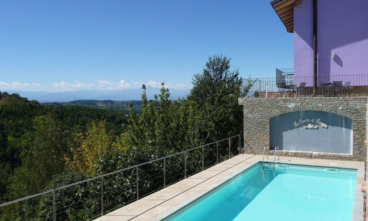 Cerretto Langhe Apartment | Holiday Home 'La Corte di Langa Alloggio Giada' with Shared Pool & Wi-Fi