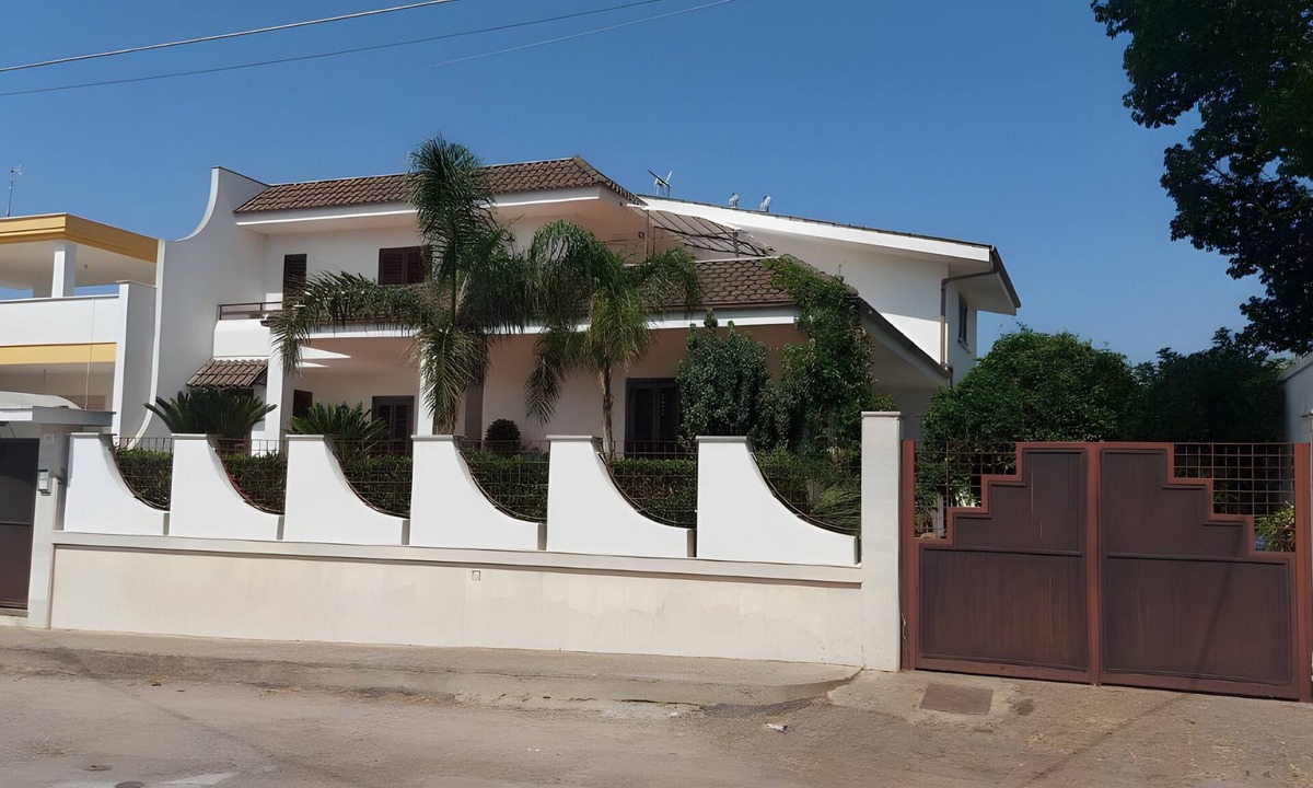 Alezio House | Holiday Home 'Dall'alba Al Tramonto' with Private Terrace, Wi-Fi and Air Conditioning