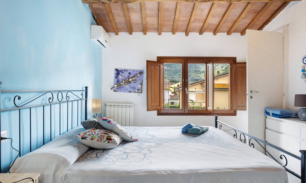 Stiava House | Holiday Home 'Le Margotte - Apartment Lola' with Garden, Wi-Fi and Air Conditioning