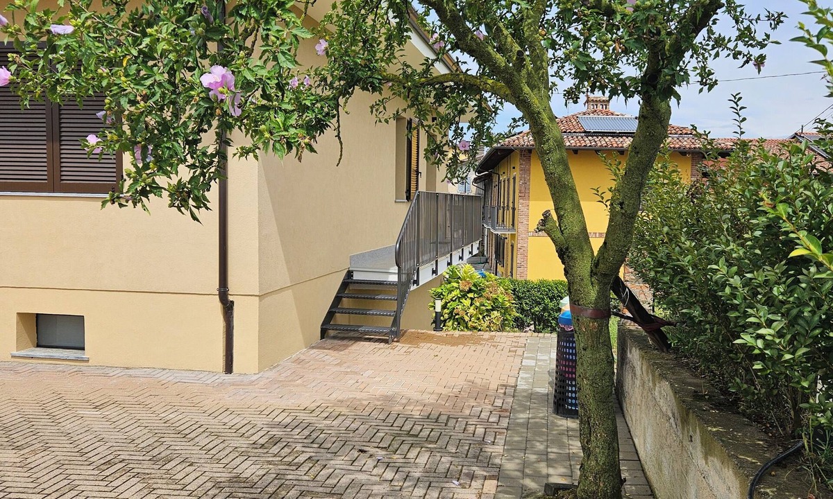 La Morra Apartment | House in the heart of Langhe surrounded by greenery with 5 beds wifi free