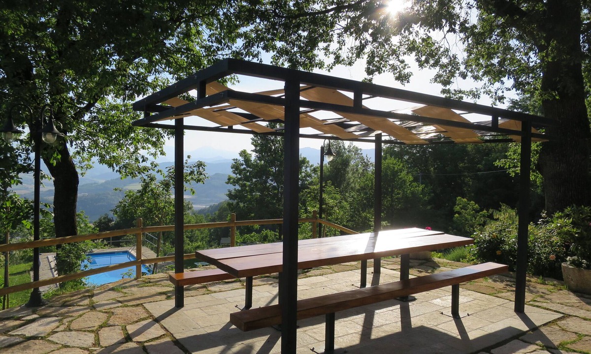 Carpineti Villa | HOUSE WITH LARGE GARDEN AND PRIVATE POOL