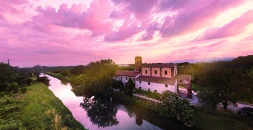 San Giuliano Terme House | - Il Casale Toscano Guesthouse - 1900 mt from Pisa Tower - NO AIR CONDITIONING BUT FAN IN THE ROOM- No fridge - No breakfast - Free parking - CHECK IN FROM 3 PM -