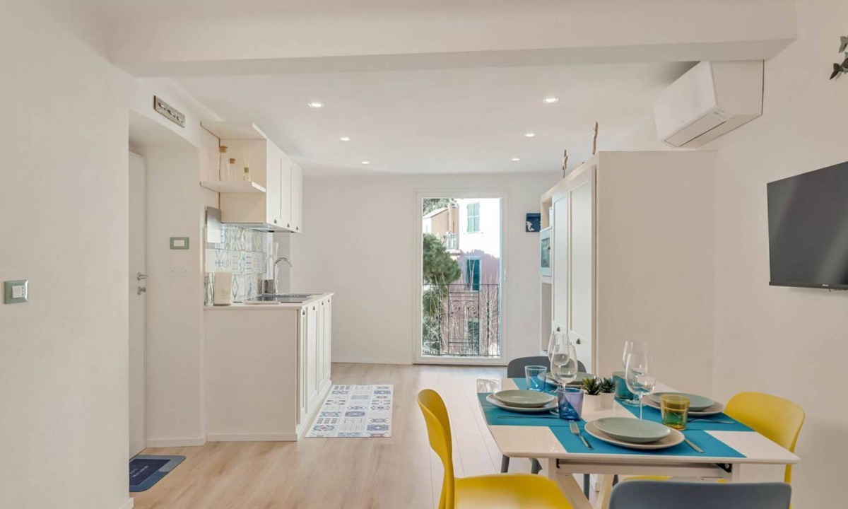 Borgo Antico Apartment | In the very center of Monterosso al Mare, surrounded by colorful alleys and the scent of the sea, Cà Maccaja is a newly renovated apartment designed for those who wish to experience the Cinque Terre with authenticity and comfort. Its central location al