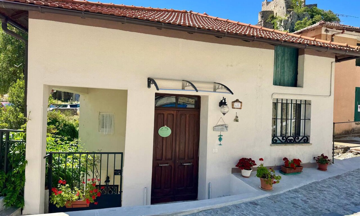 Castelvecchio di Rocca Barbena House | Apartment 'Al Frantoio' with Private Garden