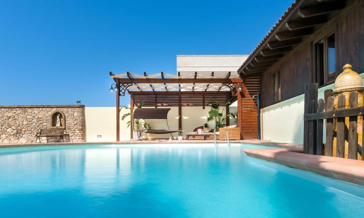 Marina di Mancaversa Villa | Villa in Marina Di Mancaversa-giannelli with 3 bedrooms sleeps 9