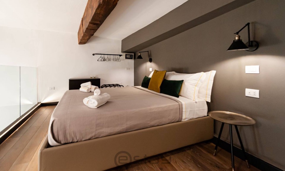 Historic Castle District House | KyS Castello - Perfect for groups up to 14