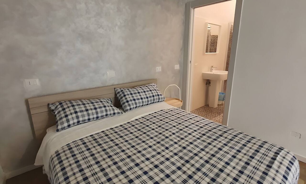 Fino Mornasco Apartment | 'La Cà De' Mi Vecc' with Private Terrace and Wi-Fi