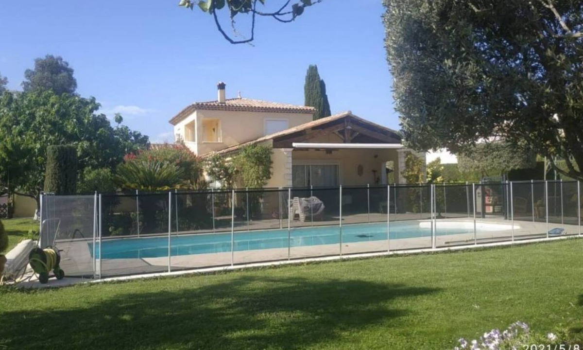 Cagnes-sur-Mer Villa | Large Provençal villa with swimming pool, sea view, and high-speed internet.