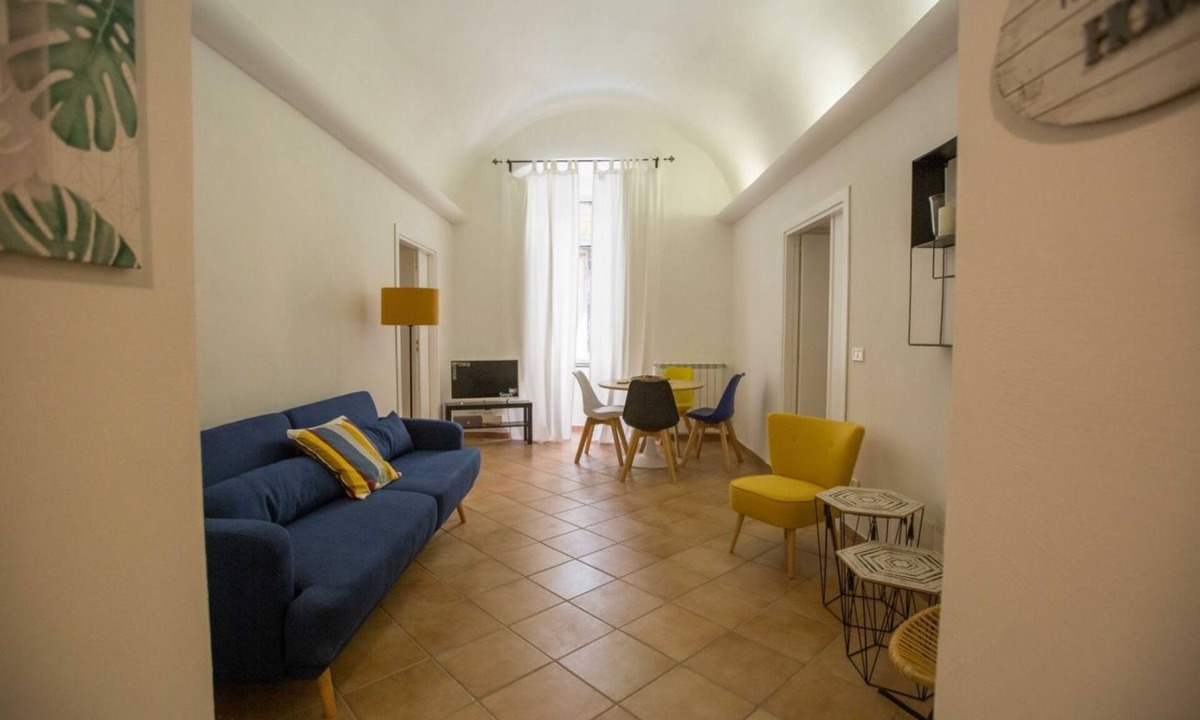 Quartieri Spagnoli Apartment | Little Hope 83 by Dimorra