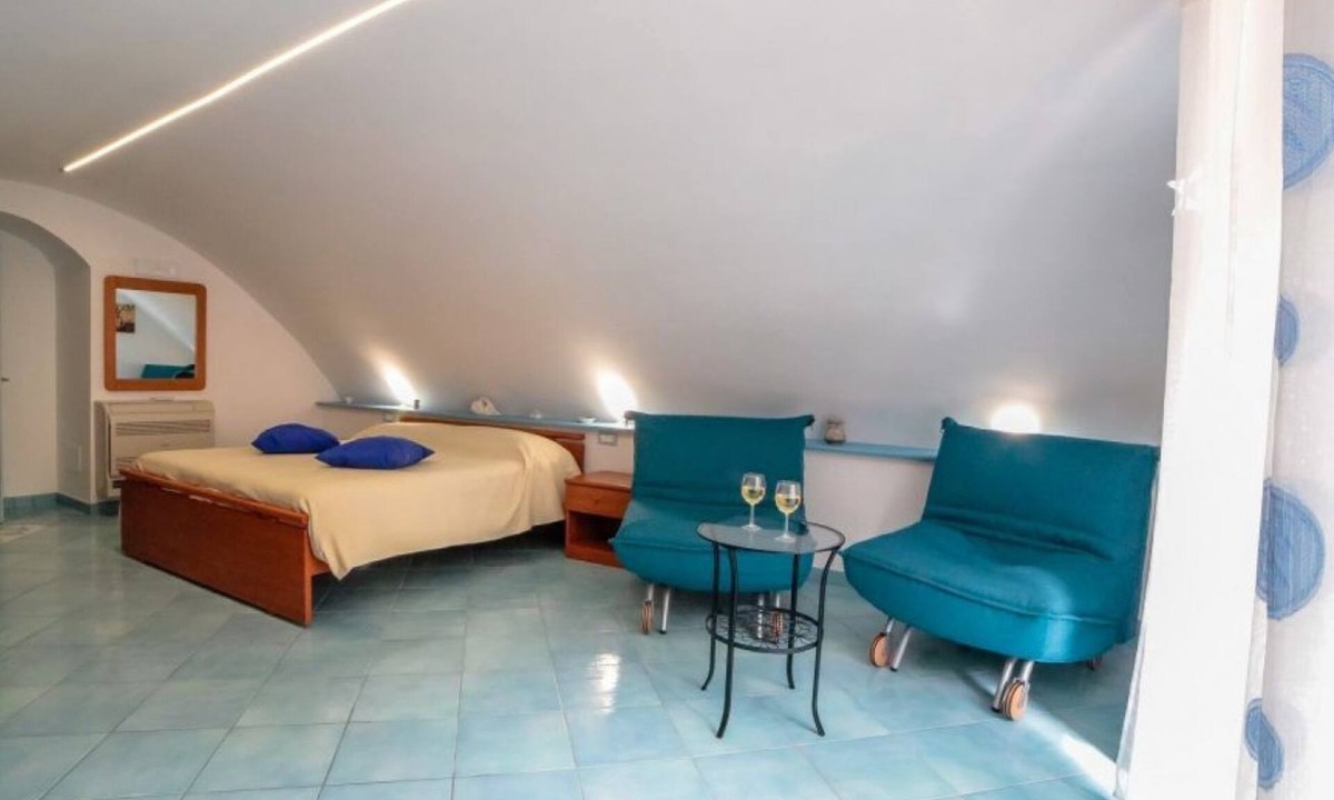 Maiori Apartment | Located in Maiori, just 50 meters from the sea and can accommodate up to a maximum of 4 people.