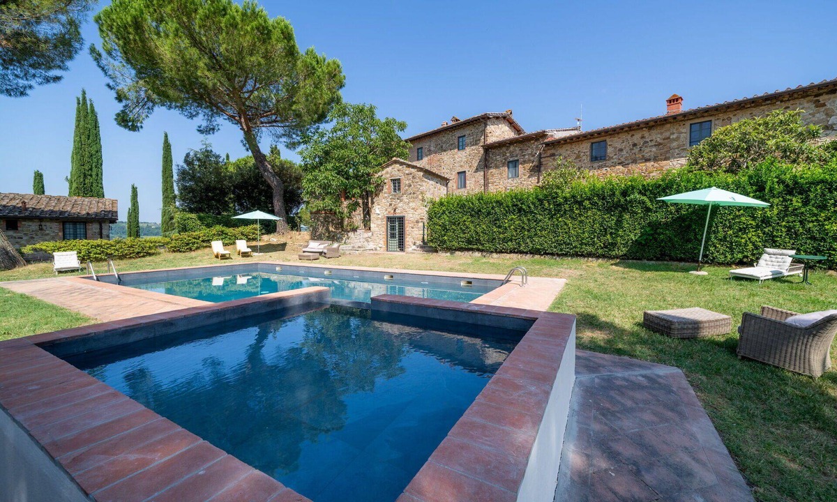Tavarnelle Val di Pesa Villa | Lovely apartment in villa for 4 guests with pool, WIFI and TV, close to Greve In Chianti