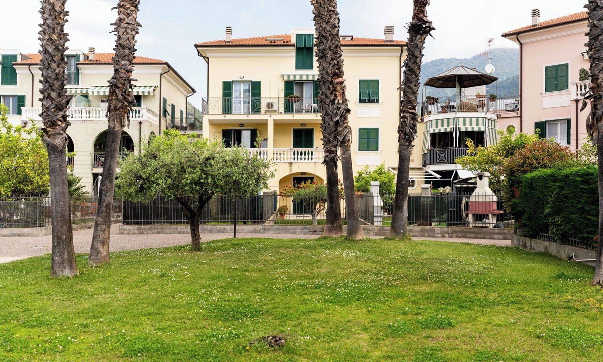 Taggia Apartment | Lovely apartment for 4 guests with A/C, WIFI, pool and terrace