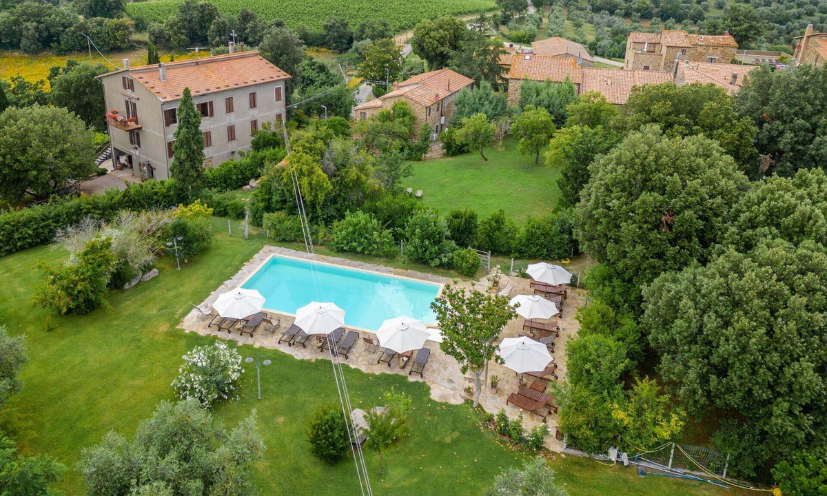 Sasso dʼOmbrone Villa | Lovely apartment in villa with pool, WIFI, A/C, TV, patio, pets allowed and panoramic view