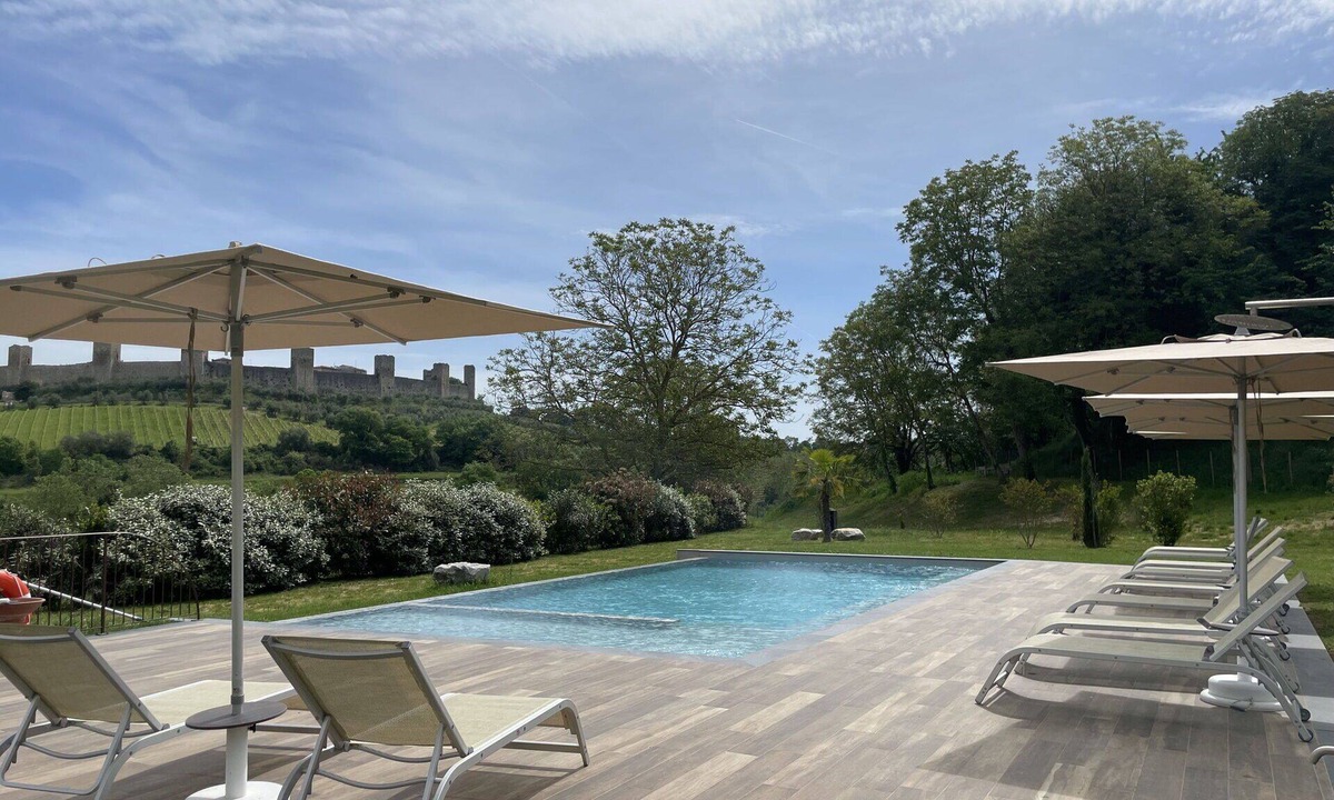Monteriggioni Apartment | Lovely apartment for 2 guests with pool, WIFI, A/C, TV and pets allowed, close to Siena